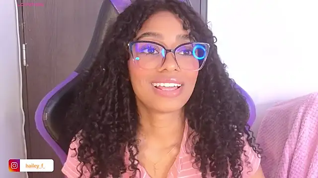 Snapshot of Heily_Fox chatting on February 25, 2025, 9:42 am Heily Fox online show from February 25, 2025, 9:42 am