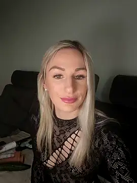 Liana Lou online show from February 21, 2025, 11:11 am