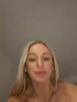 Liana Lou online show from February 2, 2025, 9:23 pm