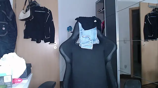 Liana Lou online show from September 11, 2025, 5:35 pm