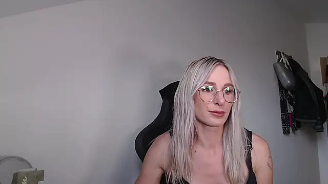 Liana Lou online show from September 20, 2025, 9:36 am