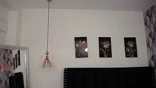 Snapshot of innocentlady_ chatting on March 7, 2025, 12:01 pm innocentlady online show from March 7, 2025, 12:01 pm