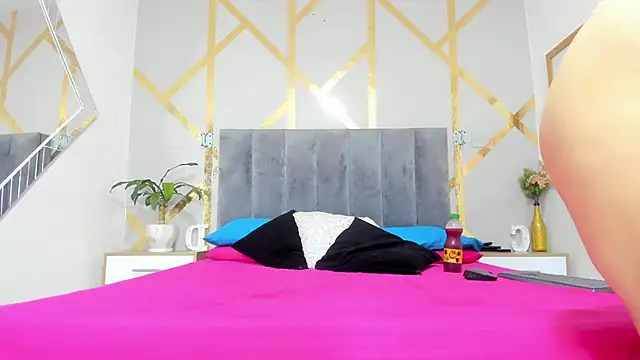 Danna Reyees online show from October 6, 2025, 12:17 pm