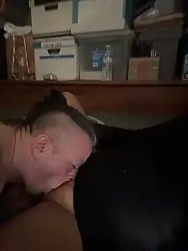 allissonw13 online show from November 19, 2025, 4:07 pm