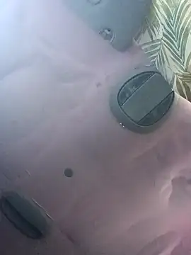 allissonw13 online show from September 27, 2025, 12:06 am