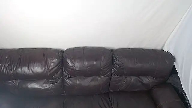 allissonw13 online show from November 18, 2025, 10:45 pm