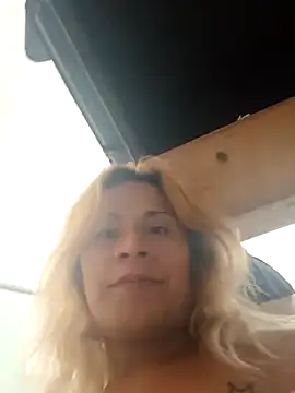 allissonw13 online show from September 18, 2025, 4:48 am