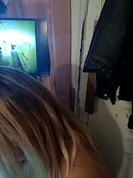 allissonw13 online show from January 28, 2025, 12:54 pm