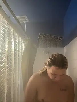 allissonw13 online show from December 15, 2025, 8:47 pm