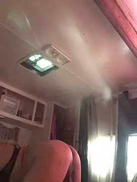 allissonw13 online show from February 9, 2025, 9:39 pm