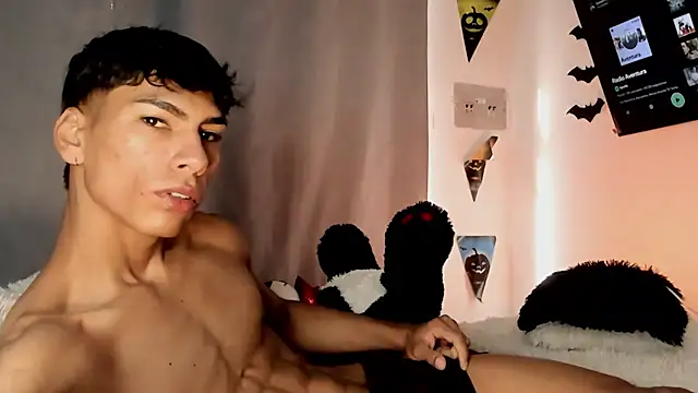 Snapshot of Teo_skinny chatting on May 21, 2026, 1:19 pm Teo skinny online show from May 21, 2026, 1:19 pm