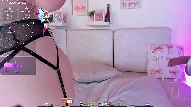 Snapshot of Malka_Burning chatting on November 22, 2025, 8:08 pm Malka Burning online show from November 22, 2025, 8:08 pm