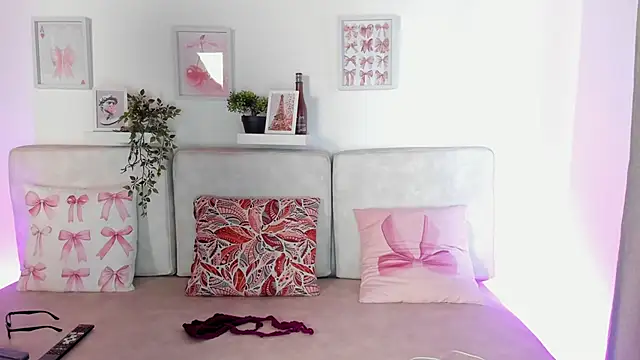 Snapshot of Malka_Burning chatting on March 9, 2025, 8:21 pm Malka Burning online show from March 9, 2025, 8:21 pm