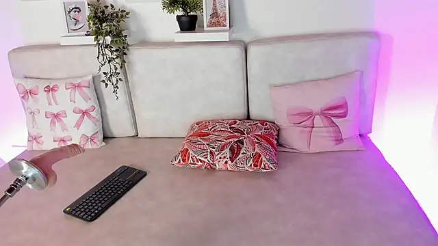 Snapshot of Malka_Burning chatting on March 14, 2025, 11:32 pm Malka Burning online show from March 14, 2025, 11:32 pm