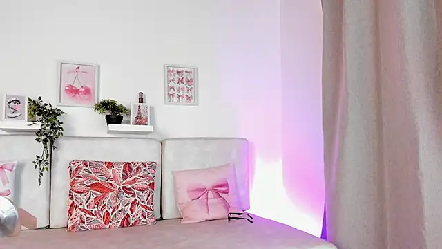 Snapshot of Malka_Burning chatting on March 21, 2025, 8:29 pm Malka Burning online show from March 21, 2025, 8:29 pm