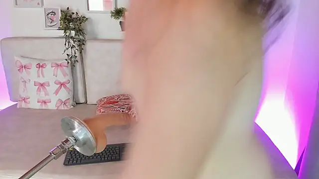 Snapshot of Malka_Burning chatting on March 14, 2025, 2:42 am Malka Burning online show from March 14, 2025, 2:42 am