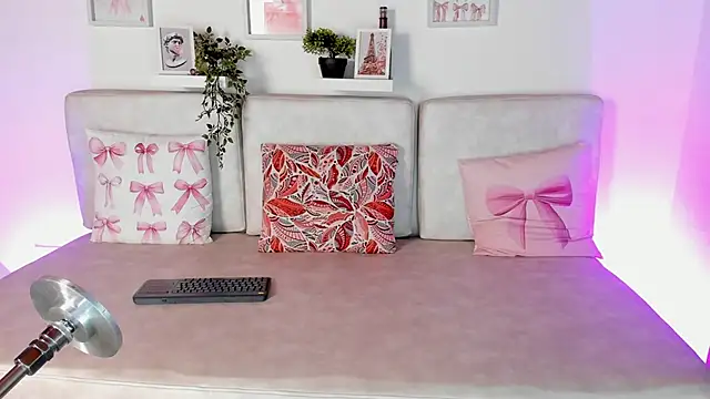 Snapshot of Malka_Burning chatting on March 10, 2025, 8:23 pm Malka Burning online show from March 10, 2025, 8:23 pm