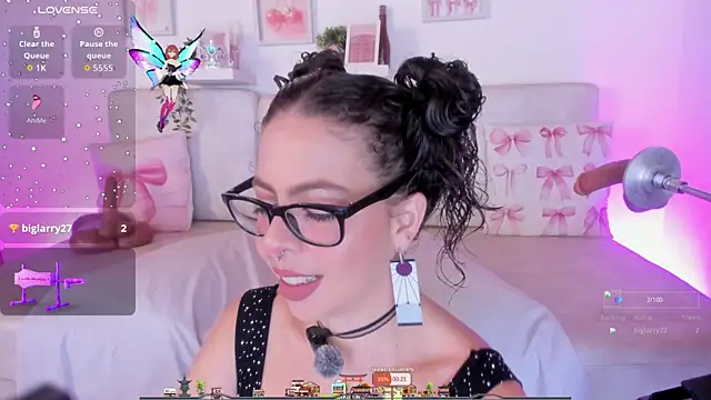 Snapshot of Malka_Burning chatting on November 23, 2025, 8:08 pm Malka Burning online show from November 23, 2025, 8:08 pm