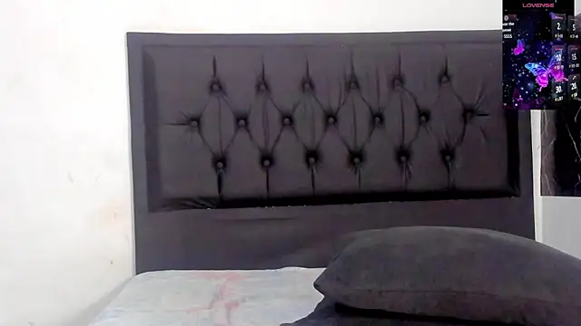 kriixtybrown online show from February 22, 2025, 9:48 pm