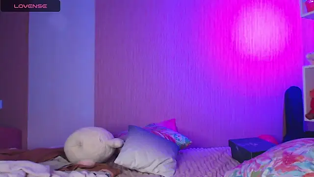 ur kitty   online show from March 9, 2025, 1:04 pm