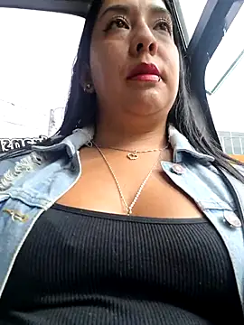 Snapshot of Bella_keny chatting on June 3, 2026, 1:45 pm Bella keny online show from June 3, 2026, 1:45 pm