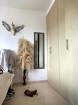 dakota le online show from October 31, 2025, 2:24 pm