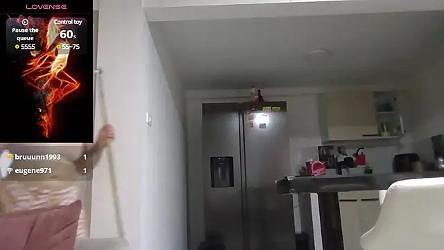 saramartinez1000 online show from February 13, 2025, 9:27 pm