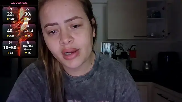 saramartinez1000 online show from February 7, 2025, 2:37 pm