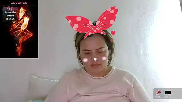 saramartinez1000 online show from September 17, 2025, 4:09 pm