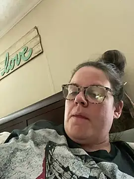 velvetta  online show from March 20, 2025, 5:04 pm