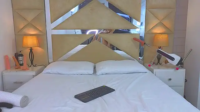 Snapshot of Tiphani_walker_ chatting on November 27, 2025, 10:43 pm Tiphani walker online show from November 27, 2025, 10:43 pm