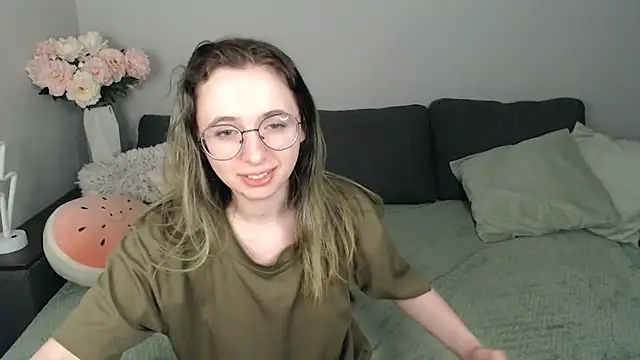 Mini Diva online show from October 1, 2025, 8:30 am