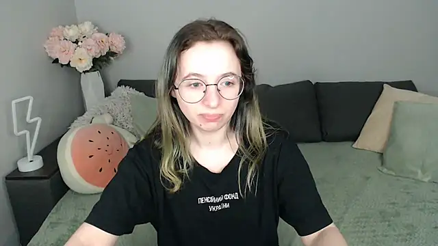 Mini Diva online show from September 10, 2025, 8:35 am