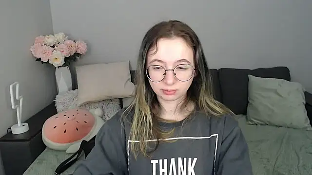 Mini Diva online show from October 15, 2025, 8:11 am