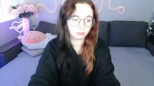 Snapshot of Mini_Diva chatting on March 3, 2026, 9:05 am Mini Diva online show from March 3, 2026, 9:05 am