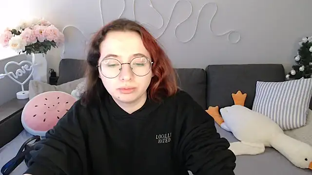 Snapshot of Mini_Diva chatting on February 14, 2026, 9:09 am Mini Diva online show from February 14, 2026, 9:09 am