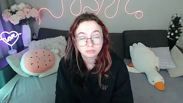 Mini Diva online show from March 30, 2026, 8:27 am