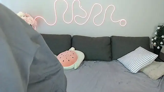 Mini Diva online show from December 14, 2025, 9:15 am