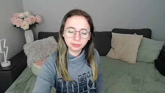 Mini Diva online show from September 27, 2025, 8:09 am