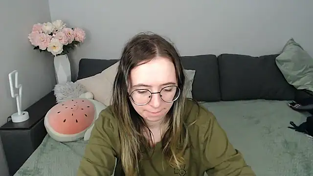 Mini Diva online show from October 21, 2025, 8:14 am