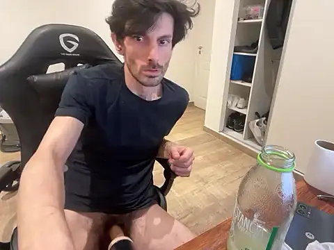 nicolaaaaas online show from November 7, 2025, 8:19 am