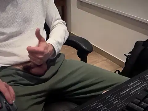 nicolaaaaas online show from September 19, 2025, 9:02 am