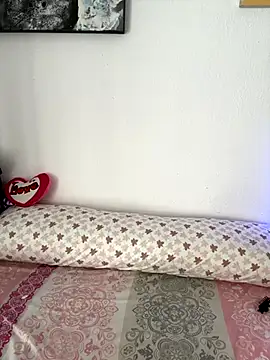 AliceJovovich online show from December 2, 2025, 9:00 am