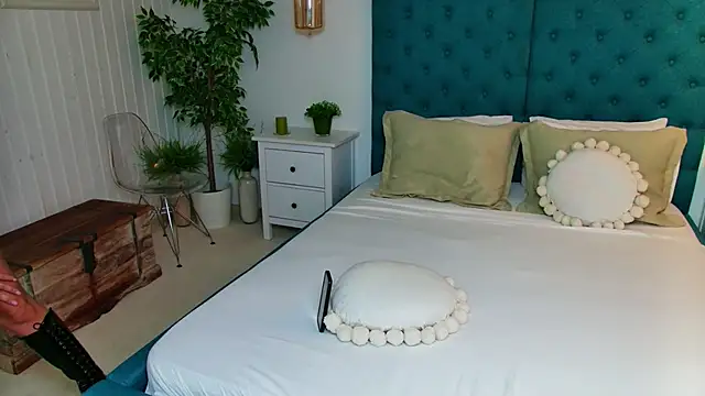 BriannaHart online show from December 4, 2025, 7:51 am