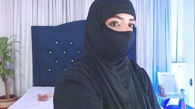 Uzra hayed online show from March 8, 2025, 1:39 am