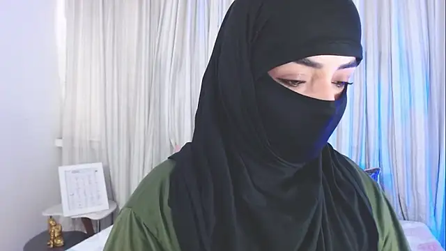 Uzra hayed online show from October 2, 2025, 8:01 pm