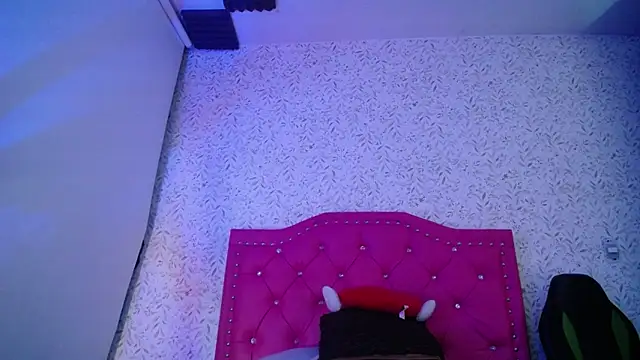 luly pink online show from October 16, 2025, 3:59 am