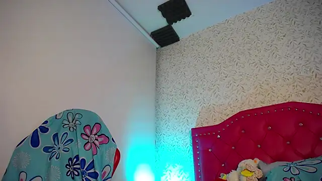 luly pink online show from April 15, 2026, 4:07 am