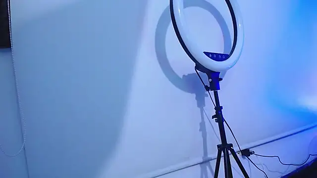 luly pink online show from October 17, 2025, 4:05 am