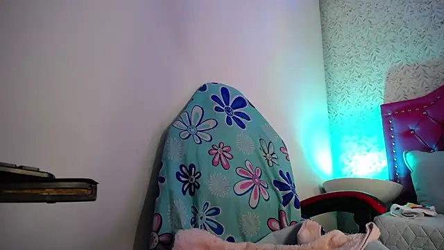 luly pink online show from April 22, 2026, 4:08 am